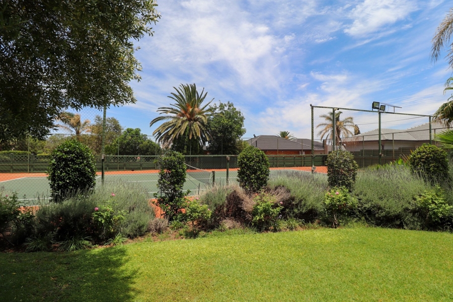 5 Bedroom Property for Sale in Wilkoppies North West